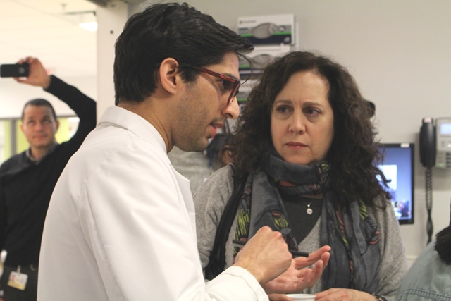 Dr. Wissanji answers questions from the patient’s “mom”—an actress who takes part in the entire simulation process.